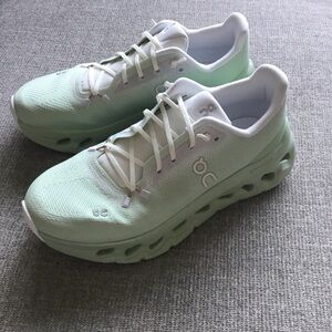 ON Cloudtilt Women's Sneakers 7.5 Ivory and Sage NWT